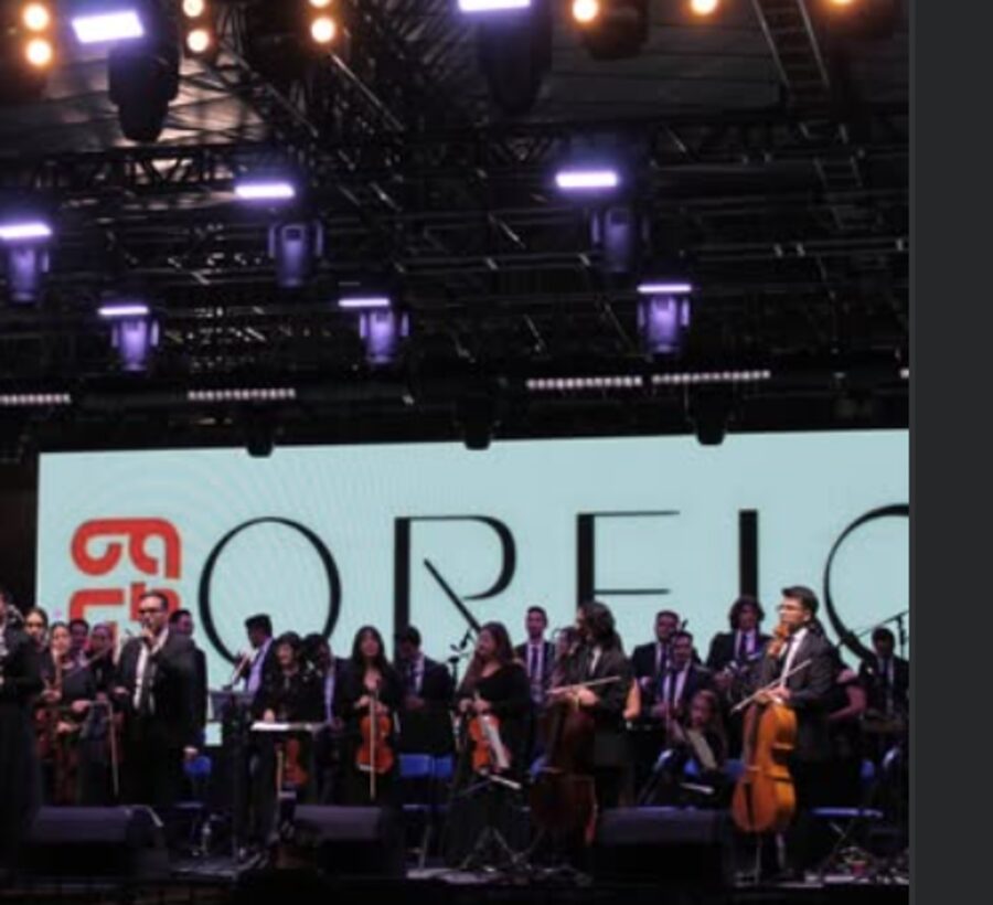 Escenario con el logotipo ORFIC